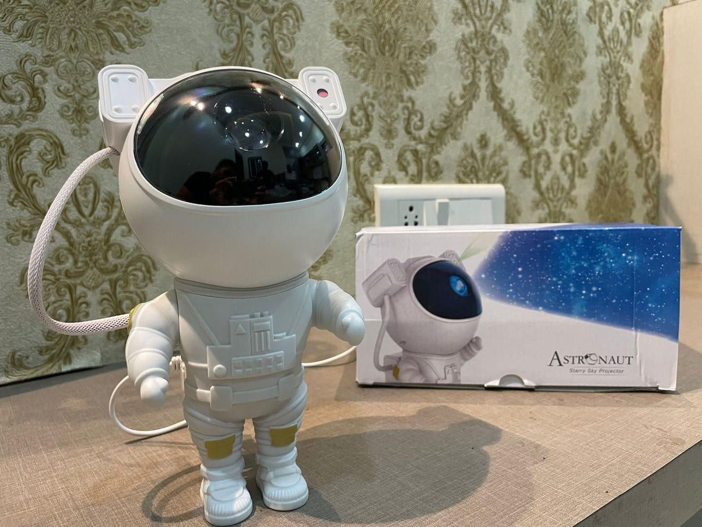 Nebula Night Explorer™ – Astronaut-Themed Galaxy Projector with Remote & LED Modes